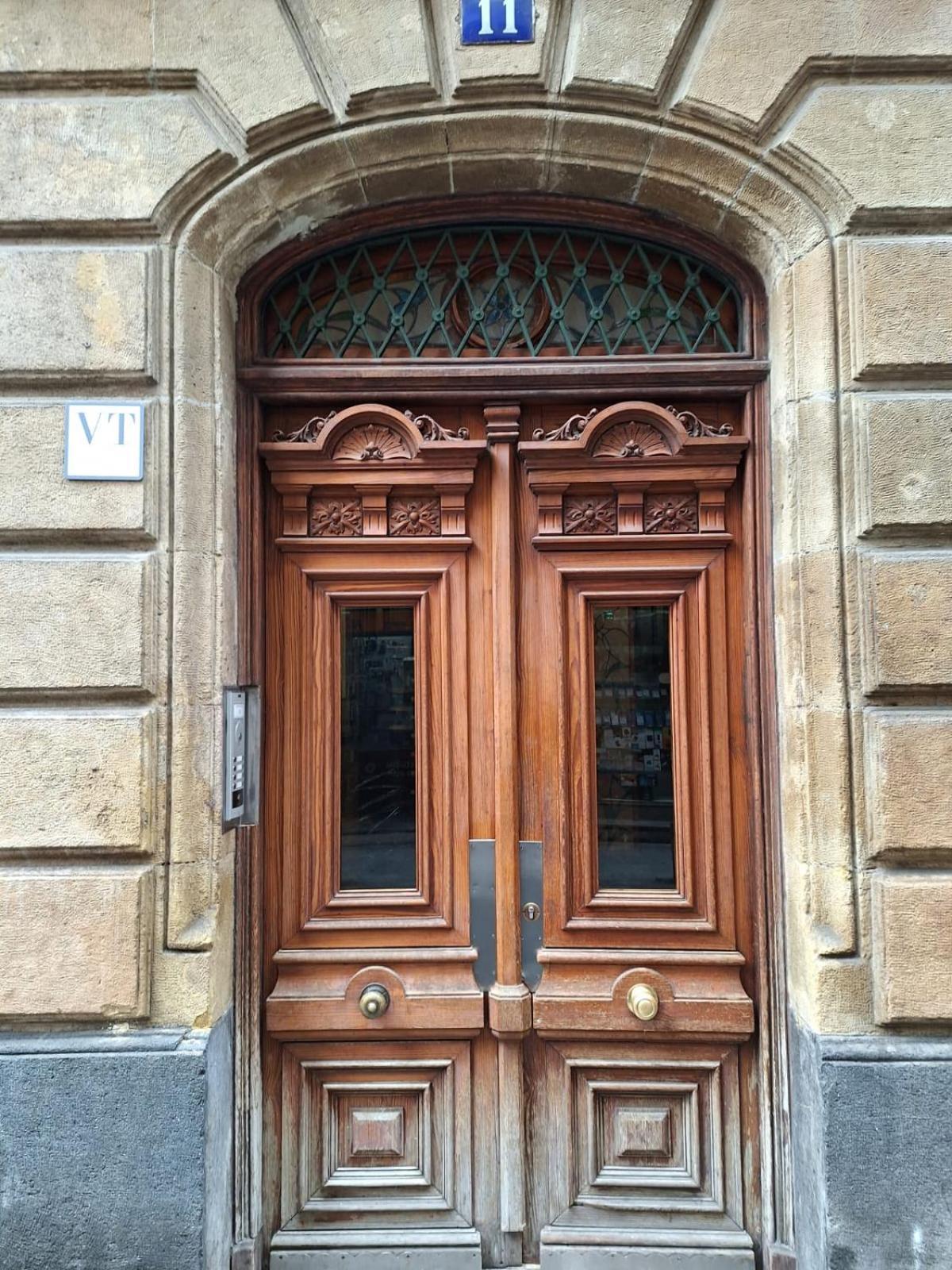 Old Town Core Next To Plaza Nueva Bilbao Exteriör bild
